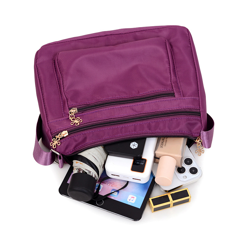 Jednobojna nylon crossbody torbica, lagana, dumpling oblik, za svakodnevnu upotrebu
