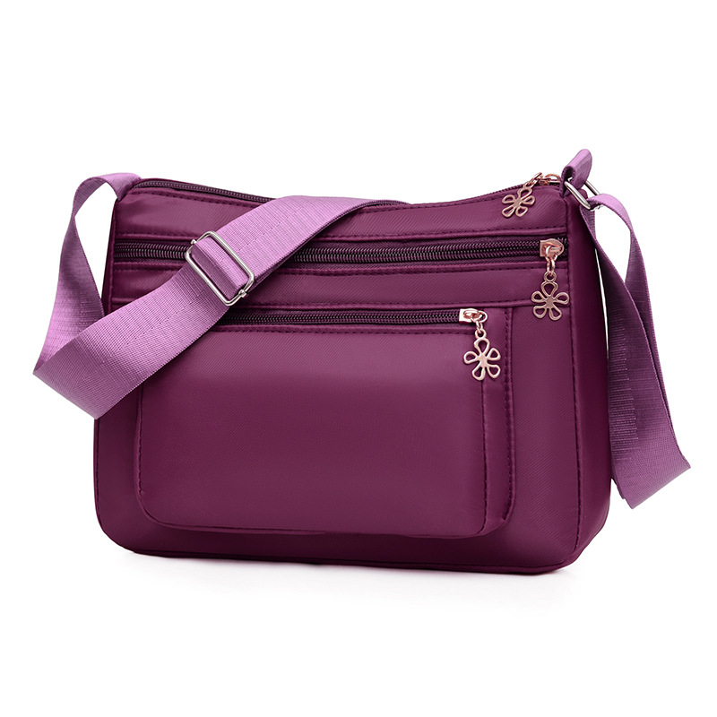 Jednobojna nylon crossbody torbica, lagana, dumpling oblik, za svakodnevnu upotrebu