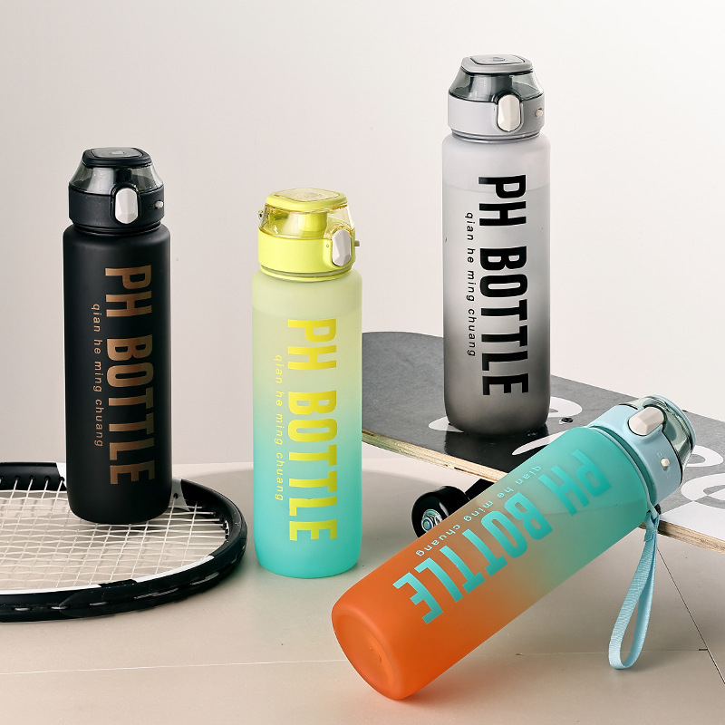 Sticlă de apă portabilă din plastic, finisaj gradient mat, 1000 ml, pentru sport și fitness
