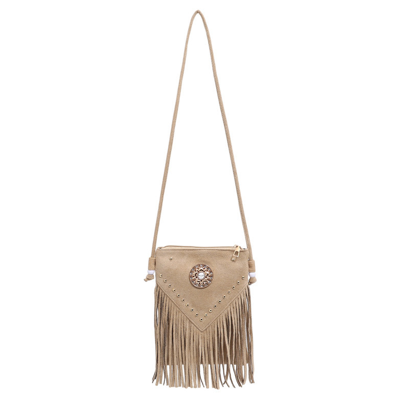 Ženska crossbody torba s rivetima i resicama, mala, sedlo stil, jesen-zima 2025