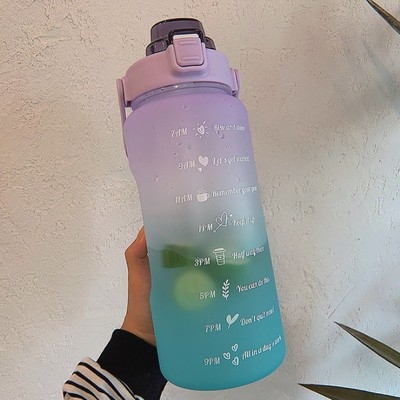 Cană sport cu mâner, din plastic, cu pai, capac flip-top, design gradient exterior, finisaj mat