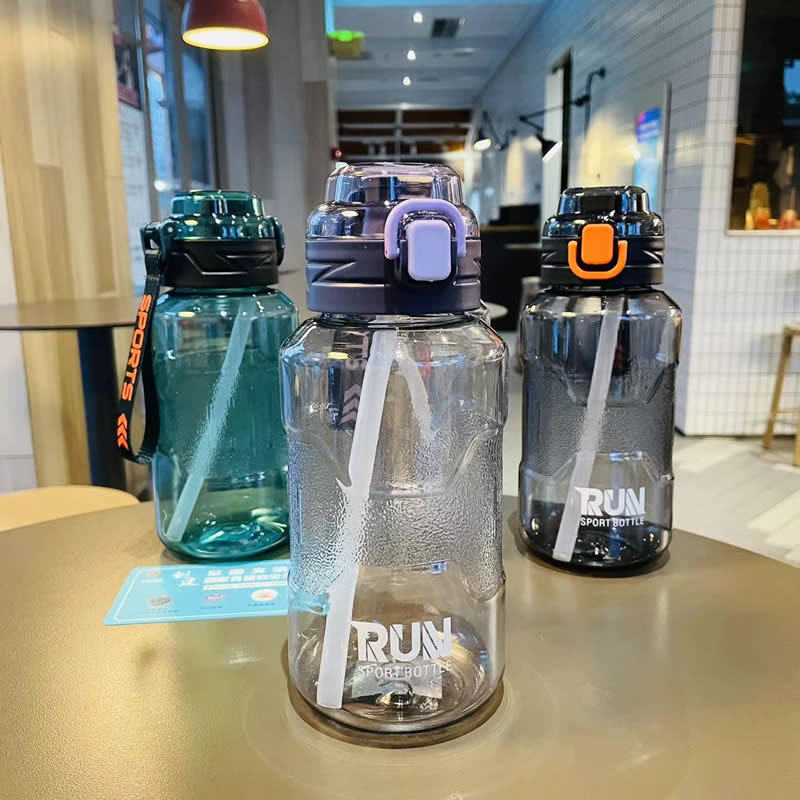 Sticlă de apă sport, cu pai, capacitate 1500 ml, Space Cup, transparentă, rezistentă la temperaturi ridicate, din PC
