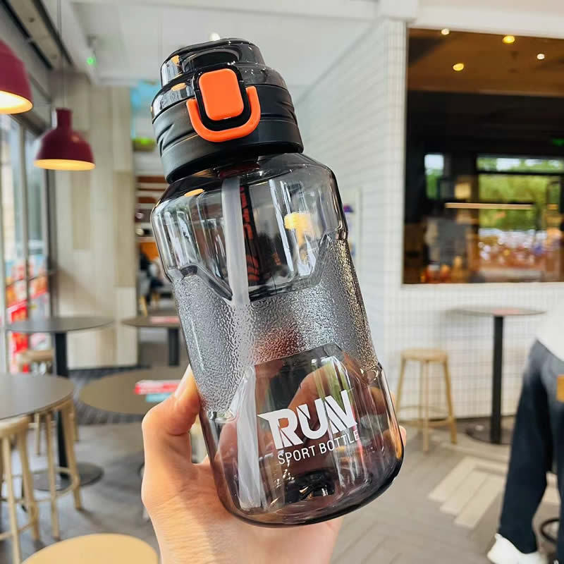 Sticlă de apă sport, cu pai, capacitate 1500 ml, Space Cup, transparentă, rezistentă la temperaturi ridicate, din PC