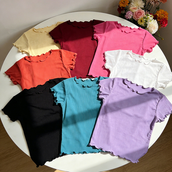 Nyári gyerekeknek készült rövid ujjú felső ice silk anyagból, aranyos és stílusos, laza szabás volánt szegéllyel