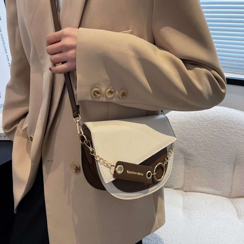 Ženska crossbody torbica s višenamjenskim dizajnom, nišnog stila, kontrastne boje, saddle torba, mala torba za rame