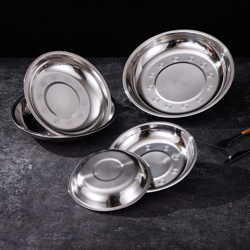 Farfurii din oțel inoxidabil pentru masă, variante plate și adânci, în trei dimensiuni: 16–17 cm, 18–19 cm, 24–25 cm.