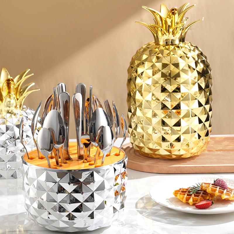 Set de 24 tacâmuri din oțel inoxidabil cu motif ananas – cuțit, furculiță și lingură; oțel inoxidabil 410; design modern minimalist; culori: argintiu, auriu, roz auriu.