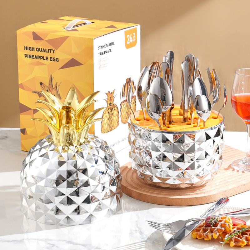 Set de 24 tacâmuri din oțel inoxidabil cu motif ananas – cuțit, furculiță și lingură; oțel inoxidabil 410; design modern minimalist; culori: argintiu, auriu, roz auriu.