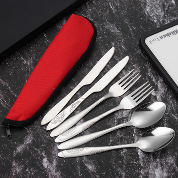 Set occidental de tacâmuri din oțel inoxidabil: cuțit, furculiță, lingură și bețișoare; husă portabilă triunghiulară; imprimare logo disponibil