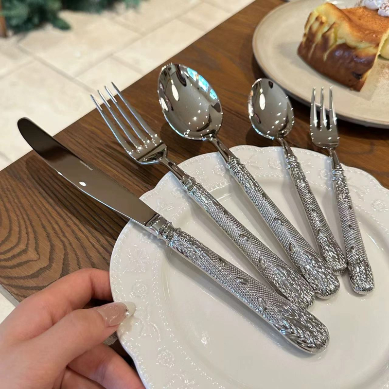 Set de tacâmuri occidentale din oțel inoxidabil 304, cu motiv de grâu forjat, grosime extra, cinci piese, pentru hotel de 5 stele