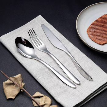 Set din oțel inoxidabil, stil european: cuțit pentru steak, furculiță și lingură, lucrat manual