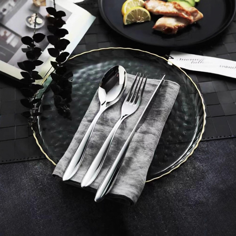 Set din oțel inoxidabil, stil european: cuțit pentru steak, furculiță și lingură, lucrat manual