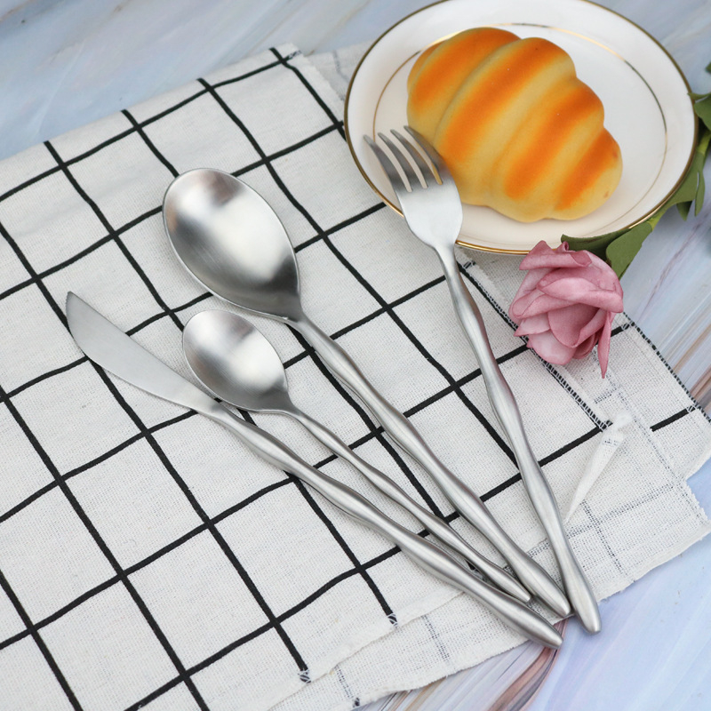 Set de tacâmuri din oțel inoxidabil 304, patru piese, mâner rotund în formă de măslină: cuțit, furculiță și lingură