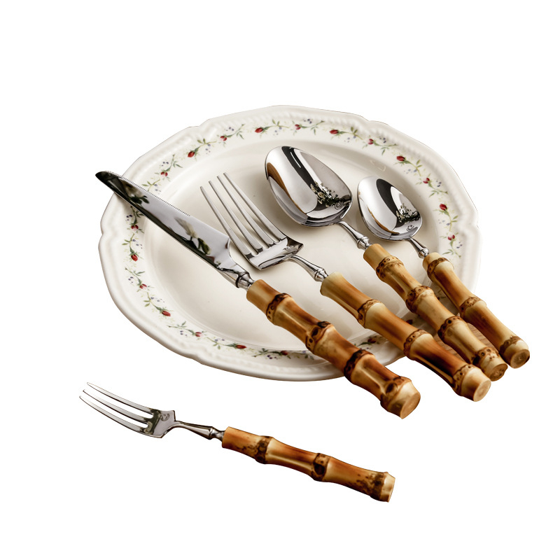Set de tacâmuri occidentale din oțel inoxidabil 304, 5 piese: cuțit pentru steak, furculiță, lingură, linguriță și furculiță de desert — design inspirat de bambus