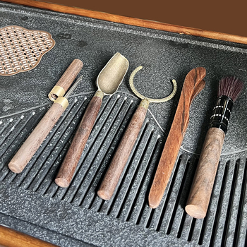 Set ceremonial de ceai din lemn de santal negru, șase piese: ac de ceai, clește pentru ceai, lingură de ceai, ceașcă, furculiță pentru ceai, perie, accesorii pentru ceai și instrument de deschidere Pu’er