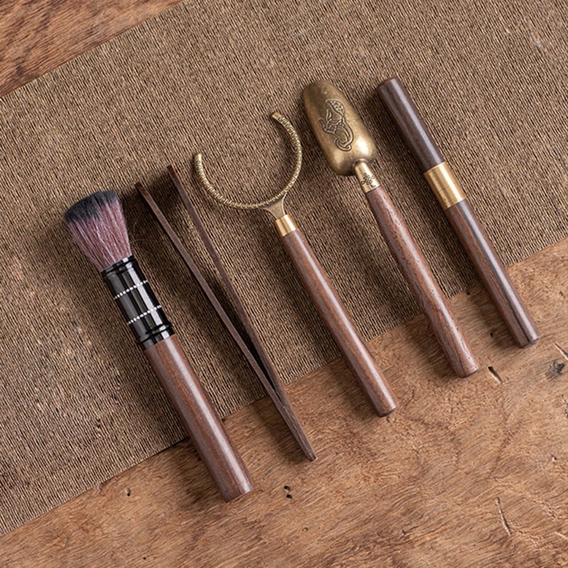 Set ceremonial de ceai din lemn de santal negru, șase piese: ac de ceai, clește pentru ceai, lingură de ceai, ceașcă, furculiță pentru ceai, perie, accesorii pentru ceai și instrument de deschidere Pu’er