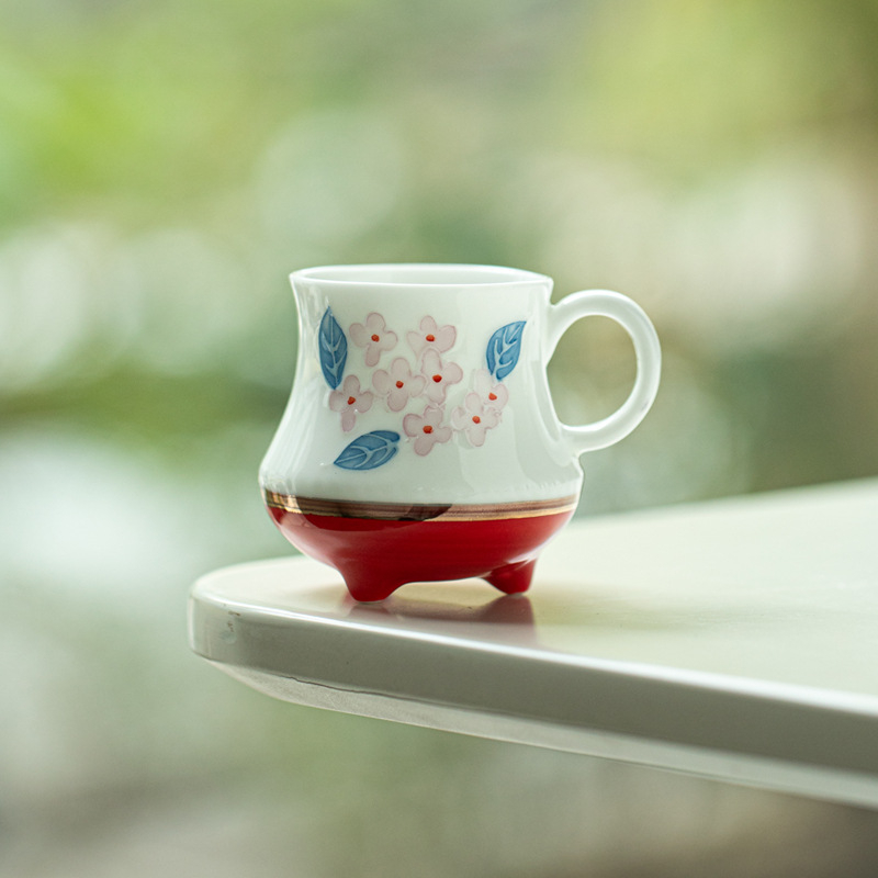 Ceșcă de ceai pictată manual cu motiv hortensie, subglazură roșu-auriu, ceramică, stil lux lejer
