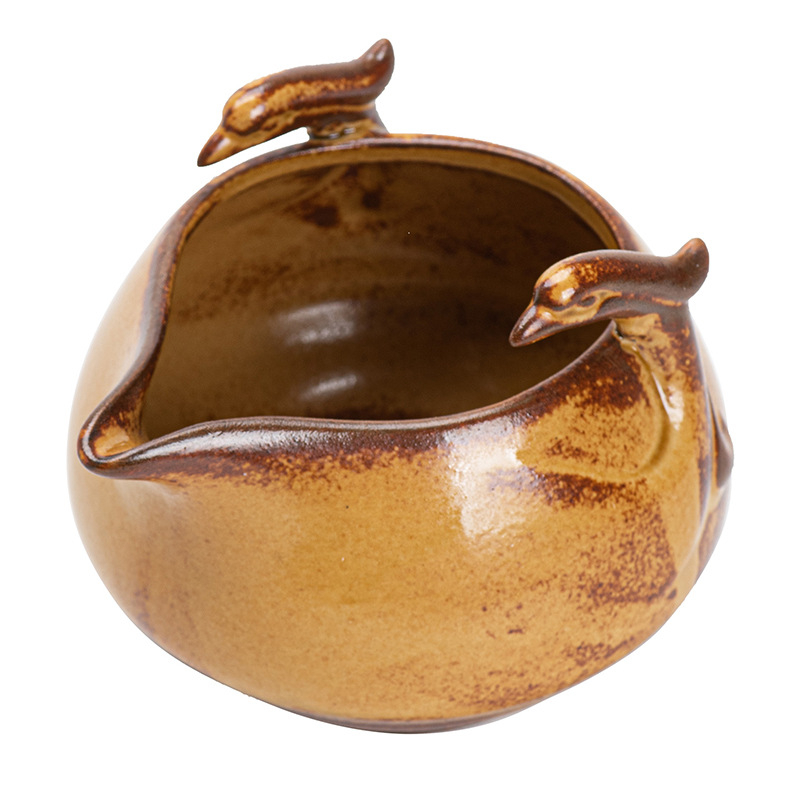Set de ceai ceramic în stil retro, accesorii: ceașcă de distribuție a ceaiului, divizor de ceai și farfurioară pentru ceai.