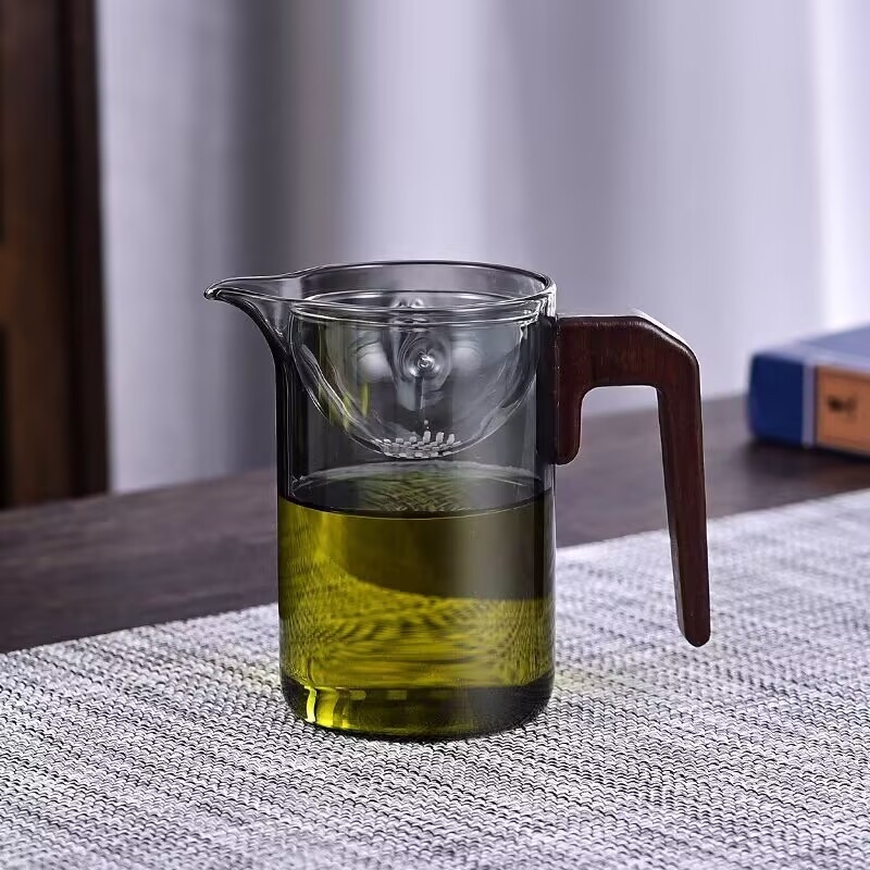 Set Xiaoyao pentru ceai: ceașcă de ceai din sticlă cu mâner lateral, separator ceai-apă și filtru cu mâner din lemn