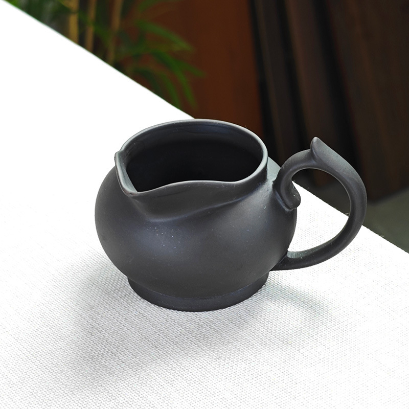 Set Gongfu de ceai din argilă mov cu ceașcă de echilibru, tavă de ceai și divizor de ceai