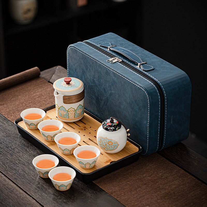 Set de ceai portabil din ceramică cu tavă din bambus, cutie cadou, finisaj glazurat, include ceainic, cești și accesorii – personalizabil pentru 6 persoane
