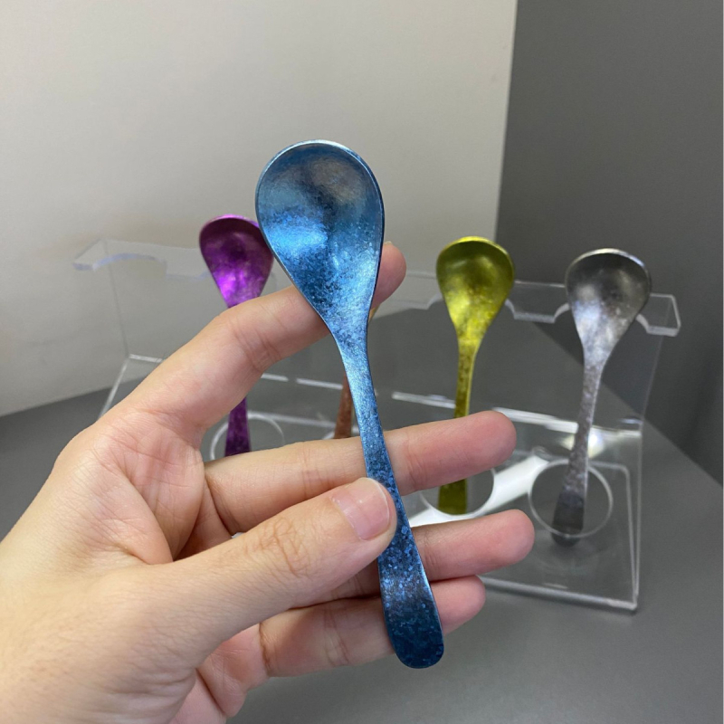 Lingură din titan pur, cu finisaj cristalin și motiv Ice Flower colorat - potrivită pentru cafea, ceai, amestecare, hrănire a bebelușilor și condimente