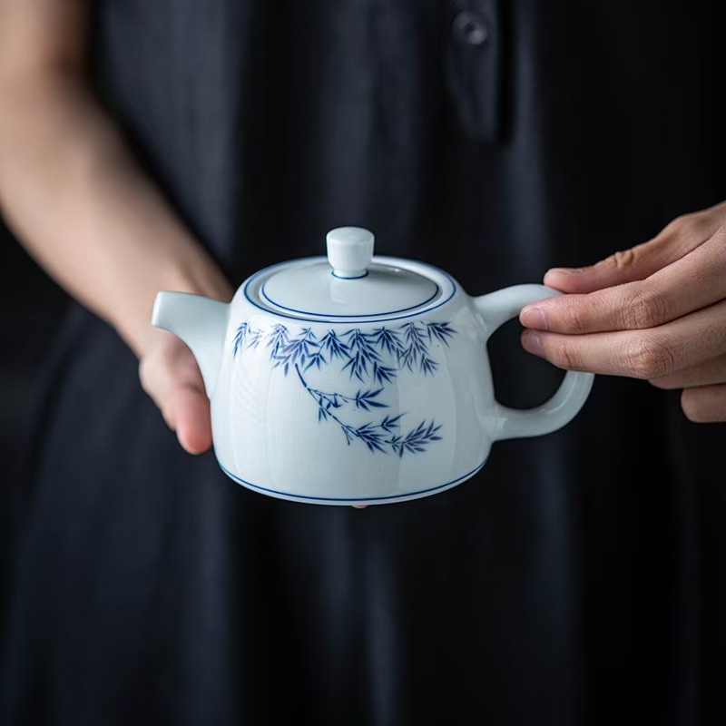 Ceainic ceramic Kung Fu, porțelan albastru-alb, mic, 250 ml, pictat manual, stil simplu