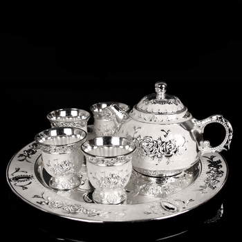 Set Kung Fu de ceai din aliaj de zinc, compact și gravuri elegante; ceașcă de ceai roză și pahar de vin cu tavă, într-o cutie cadou