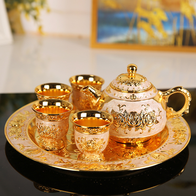 Set Kung Fu de ceai din aliaj de zinc, compact și gravuri elegante; ceașcă de ceai roză și pahar de vin cu tavă, într-o cutie cadou