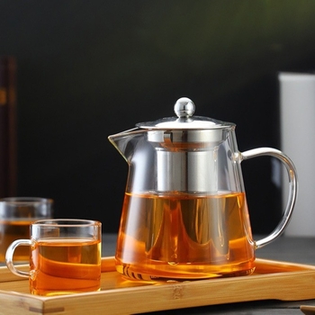 Ceainic din sticlă borosiliată, rezistent la căldură, cu design triunghiular și filtru din oțel inoxidabil
