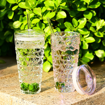 Pahar din sticlă borosilicat cu capac și pai, rezistent la temperaturi înalte, capacitate mare, model colorat cu solzi de pește