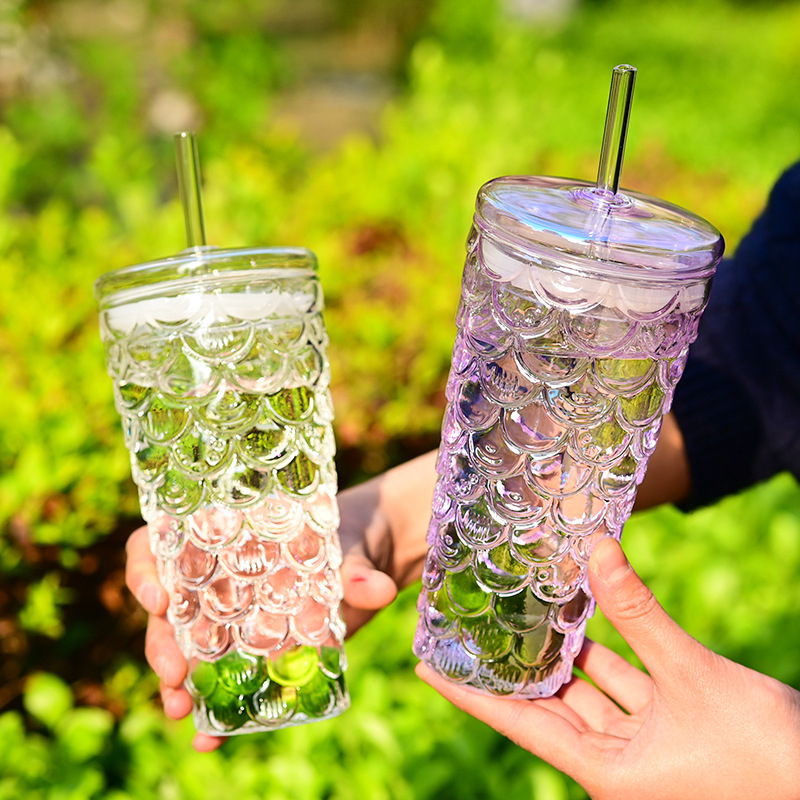 Pahar din sticlă borosilicat cu capac și pai, rezistent la temperaturi înalte, capacitate mare, model colorat cu solzi de pește