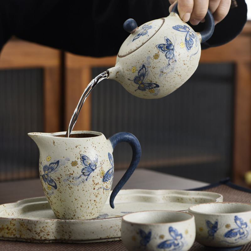 Cloud Butterfly Set Gongfu de ceai din ceramică albastru-alb, cu accente roșii, pentru călătorii și camping, lux ușor