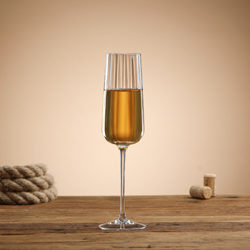 Pahar de vin transparent din cristal cu fețe verticale, potrivit pentru vin roșu, șampanie și coniac, capacitate 301–400 ml