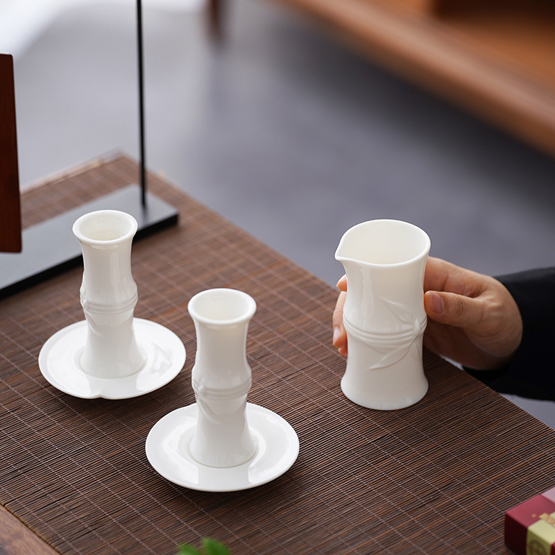 Set de vin din porțelan Dehua Kaolin cu model de bambus, decantor mic, pahare de vin roșu și alb, stil chinezesc