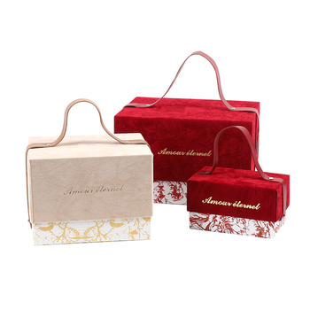 Cutie cadou pătrată pentru nuntă, cu capac din două părți, interior velur pentru bomboane, design elegant, ușor luxos, disponibilă în dimensiuni mari, medii și mici