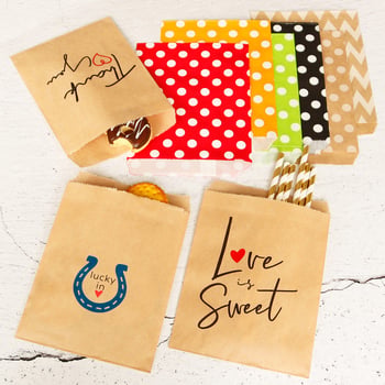 Set de pungi din hârtie Kraft 13×18 cm, cu modele trifoi cu patru foi, buline și valuri, pentru ambalare cadouri, fursecuri și bomboane; 20 de bucăți pe pachet, 4 modele, câte 5 bucăți fiecare