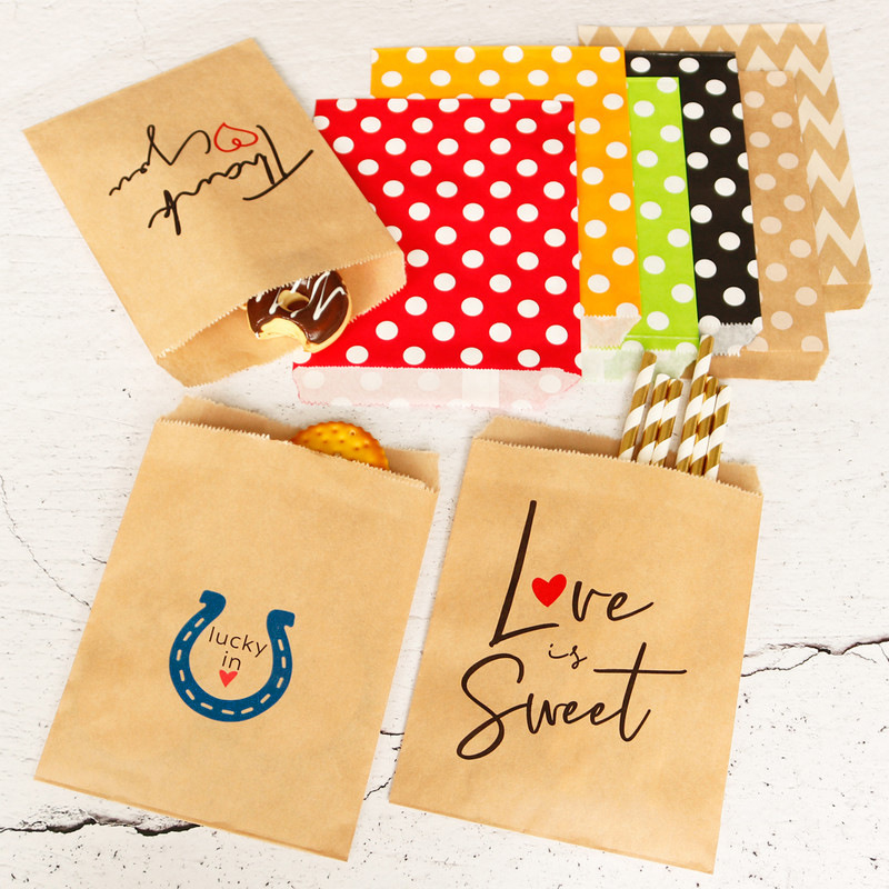 Set de pungi din hârtie Kraft 13×18 cm, cu modele trifoi cu patru foi, buline și valuri, pentru ambalare cadouri, fursecuri și bomboane; 20 de bucăți pe pachet, 4 modele, câte 5 bucăți fiecare
