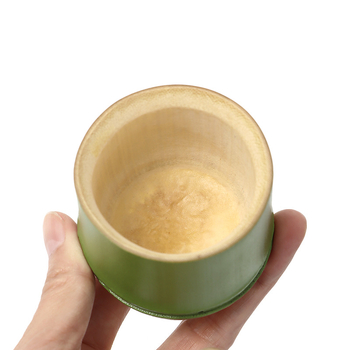 Set japonez pentru sake: pahare și cană de sake, cu design din bambus