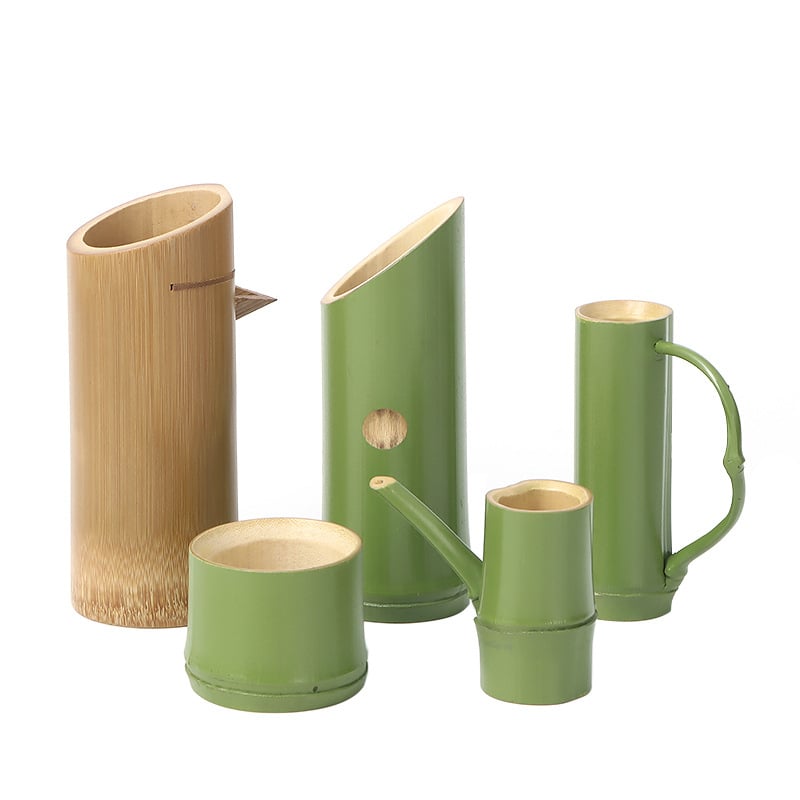 Set japonez pentru sake: pahare și cană de sake, cu design din bambus