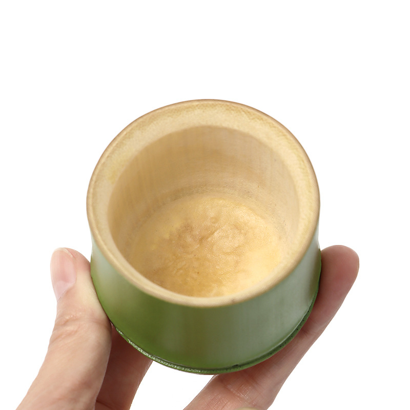 Set japonez pentru sake: pahare și cană de sake, cu design din bambus
