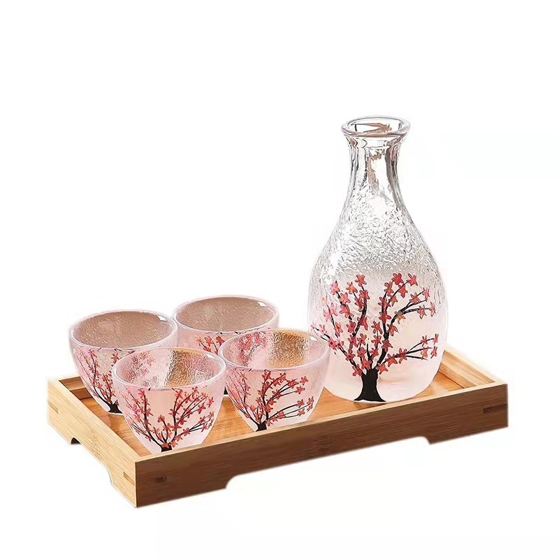 Set de saké în stil japonez vintage, cu oală pentru saké, pahare cu flori de prune și încălzitor din sticlă pictat manual