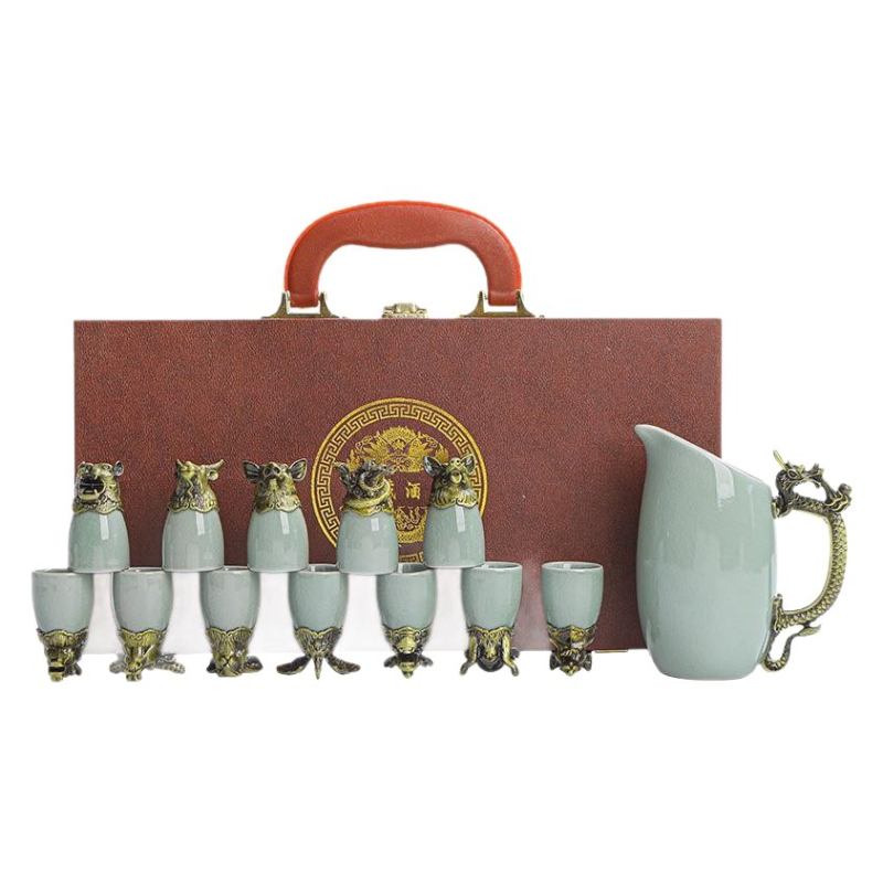 Set ceramic de vin cu zodiac, capete de animale placate cu aur, pahare mici de vin și dispenser de vin într-o cutie cadou