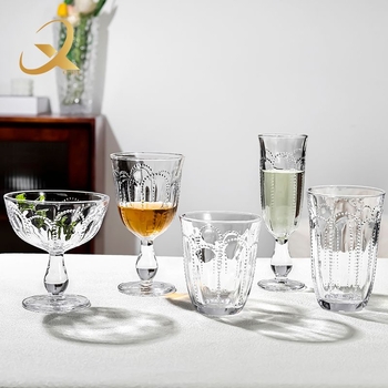Instagram-stílusú magas goblet, európai retro reliefes virágmintával, vörösborhoz és gyümölcsléhez, könnyed luxus