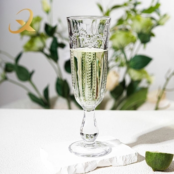 Instagram-stílusú magas goblet, európai retro reliefes virágmintával, vörösborhoz és gyümölcsléhez, könnyed luxus