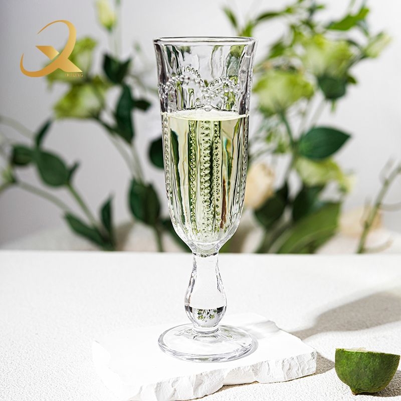 Instagram-stílusú magas goblet, európai retro reliefes virágmintával, vörösborhoz és gyümölcsléhez, könnyed luxus