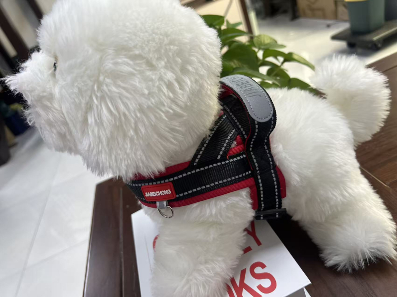 Novi harness za psa sa širokim trakama i kontrastnim šivanjem, od najlona, za vanjsku upotrebu