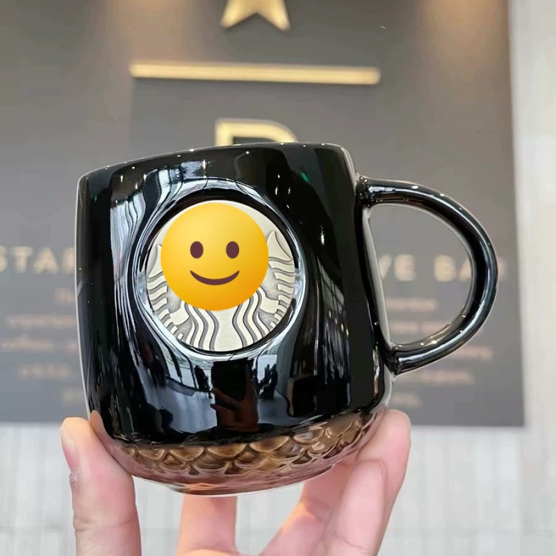 Ceașcă de cafea din porțelan cu emblemă din cupru în model de solzi de pește, design premium