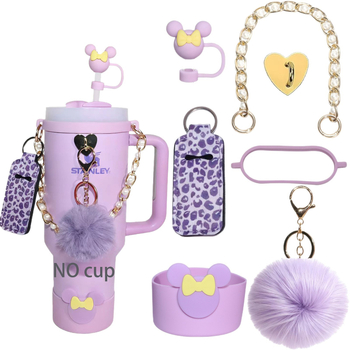 Set accesorii pentru paharul Stanley cu Mickey – șapte piese, lanț metalic perlă, husă pentru ruj, pompon și cârlig în formă de inimă