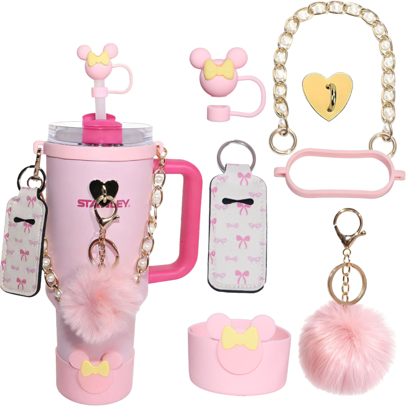 Set accesorii pentru paharul Stanley cu Mickey – șapte piese, lanț metalic perlă, husă pentru ruj, pompon și cârlig în formă de inimă